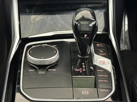 2020-BMW-3-Series-318i_7