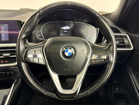 2020-BMW-3-Series-318i_8