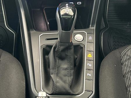 2022-Volkswagen-Taigo-10-TSI-R-Line-Auto_10