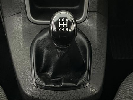 2017-Ford-Fiesta-14-Ambiente-5-dr_10