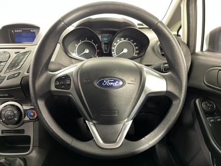 2017-Ford-Fiesta-14-Ambiente-5-dr_12