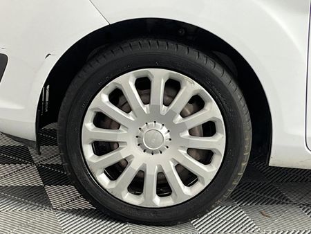 2017-Ford-Fiesta-14-Ambiente-5-dr_4
