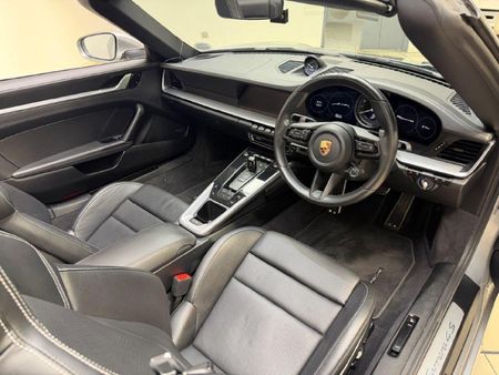 2020-Porsche-911-Carrera-4S-Cabriolet_11
