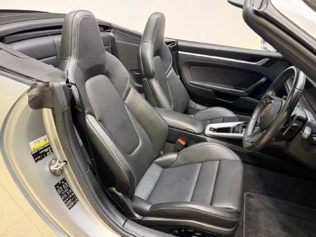 2020-Porsche-911-Carrera-4S-Cabriolet_12