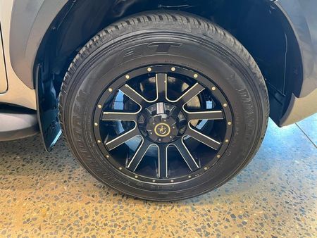 2021-Toyota-Hilux-28-GD-6-Raised-Body-Legend-Auto-Double-Cab_9