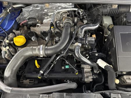 2015-Renault-Megane-III-12T-GT-Line-Coupe-3-dr_11
