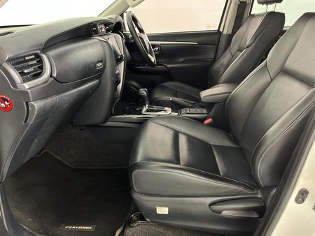 2023-Toyota-Fortuner-24-GD-6-RB-Auto_5