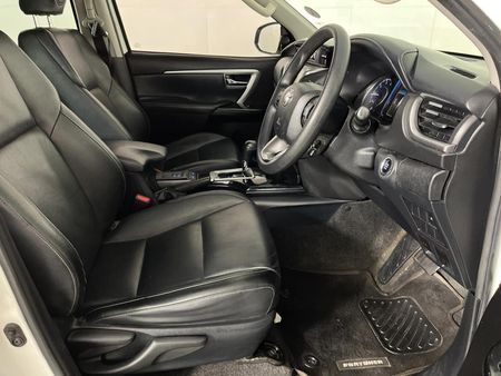 2023-Toyota-Fortuner-24-GD-6-RB-Auto_6
