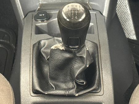 2016-Volkswagen-Polo-Vivo-GP-16-Comfortline_10