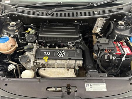 2016-Volkswagen-Polo-Vivo-GP-16-Comfortline_11