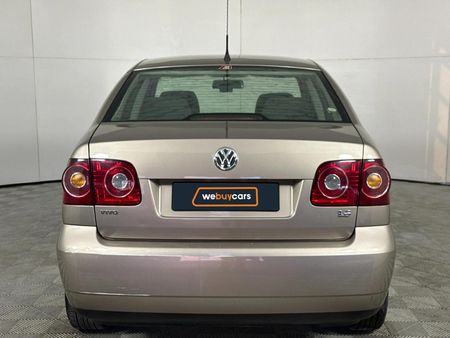 2016-Volkswagen-Polo-Vivo-GP-16-Comfortline_16