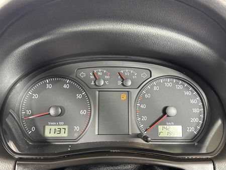 2016-Volkswagen-Polo-Vivo-GP-16-Comfortline_2