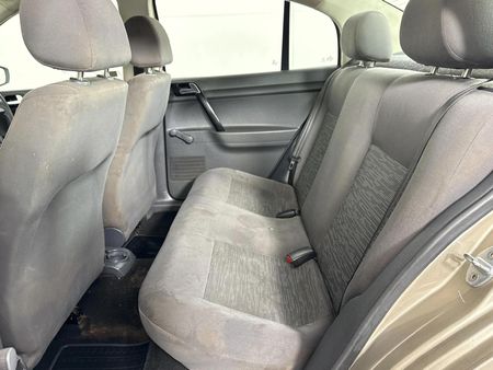 2016-Volkswagen-Polo-Vivo-GP-16-Comfortline_3