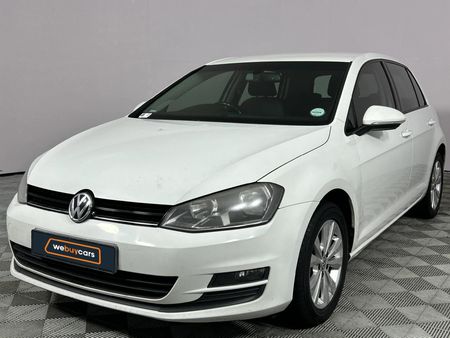 2014-Volkswagen-Golf-VII-14-TSI-Comfortline_0