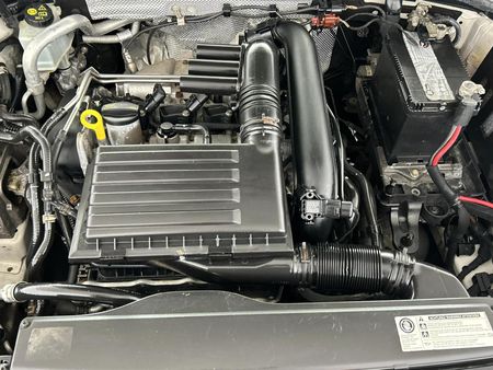 2014-Volkswagen-Golf-VII-14-TSI-Comfortline_13