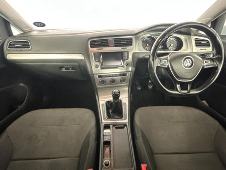 2014-Volkswagen-Golf-VII-14-TSI-Comfortline_1