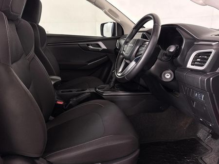 2022-Isuzu-D-Max-19-DDI-HR-LS-Auto-Double-Cab_9