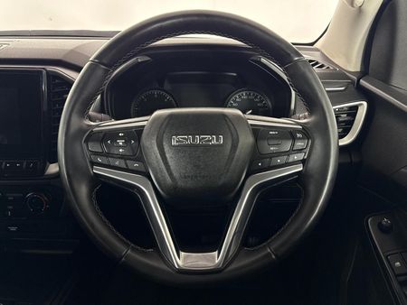 2022-Isuzu-D-Max-19-DDI-HR-LS-Auto-Double-Cab_12