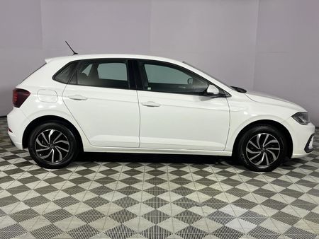 2022-Volkswagen-Polo-10-TSI-Life_17