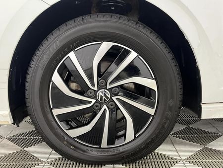 2022-Volkswagen-Polo-10-TSI-Life_4