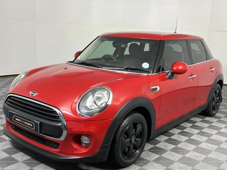 2015-MINI-Hatch-One-12T-5-dr_0