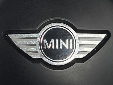 2015-MINI-Hatch-One-12T-5-dr_11