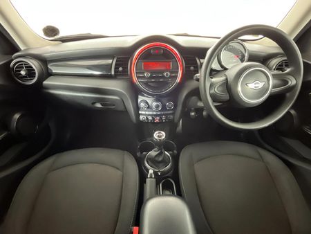 2015-MINI-Hatch-One-12T-5-dr_1