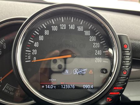 2015-MINI-Hatch-One-12T-5-dr_2