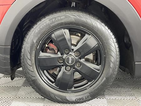 2015-MINI-Hatch-One-12T-5-dr_4