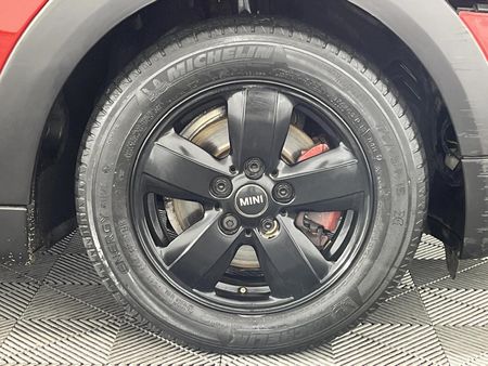 2015-MINI-Hatch-One-12T-5-dr_5