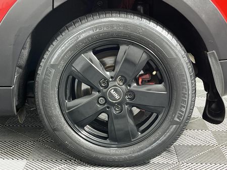 2015-MINI-Hatch-One-12T-5-dr_6
