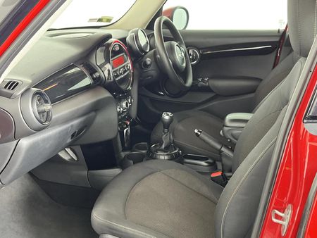 2015-MINI-Hatch-One-12T-5-dr_8