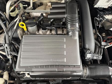2015-Volkswagen-Polo-12-TSI-Highline-81kW_13