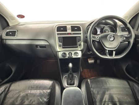 2015-Volkswagen-Polo-12-TSI-Highline-81kW_1