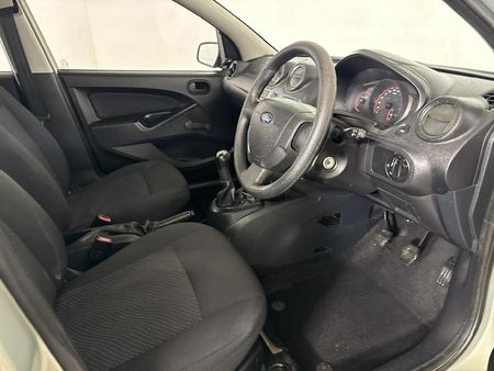 2015-Ford-Figo-14-TDCi-Ambiente_9