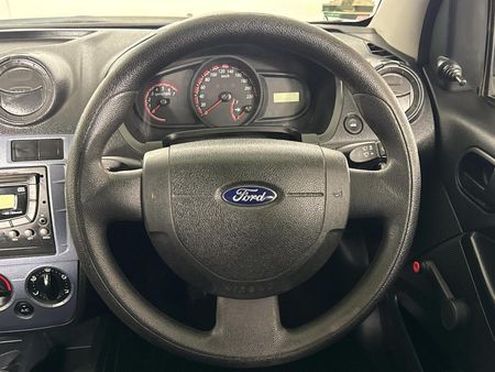 2015-Ford-Figo-14-TDCi-Ambiente_11