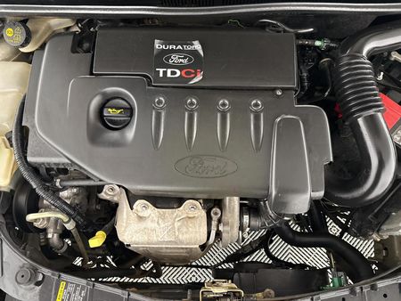 2015-Ford-Figo-14-TDCi-Ambiente_12