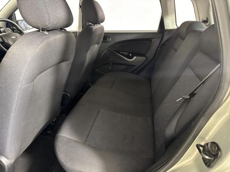 2015-Ford-Figo-14-TDCi-Ambiente_3