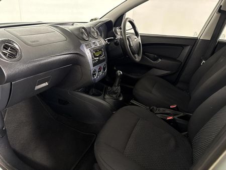 2015-Ford-Figo-14-TDCi-Ambiente_8