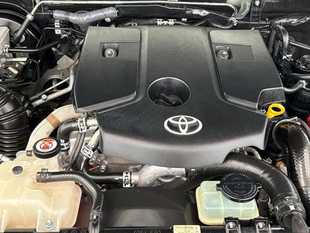 2019-Toyota-Hilux-28-GD-6-Raised-Body-Raider-Double-Cab_12