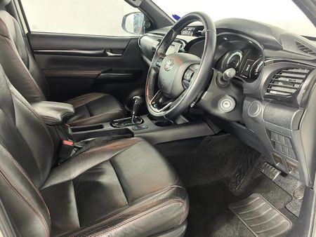 2019-Toyota-Hilux-28-GD-6-Raised-Body-Auto-Raider-Double-Cab_9