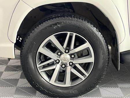 2019-Toyota-Hilux-28-GD-6-Raised-Body-Auto-Raider-Double-Cab_4