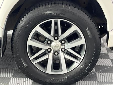2019-Toyota-Hilux-28-GD-6-Raised-Body-Auto-Raider-Double-Cab_5