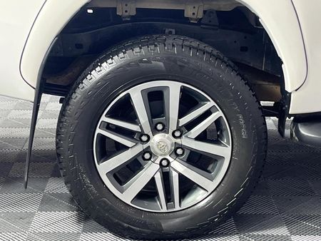 2019-Toyota-Hilux-28-GD-6-Raised-Body-Auto-Raider-Double-Cab_7