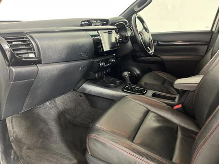 2019-Toyota-Hilux-28-GD-6-Raised-Body-Auto-Raider-Double-Cab_8