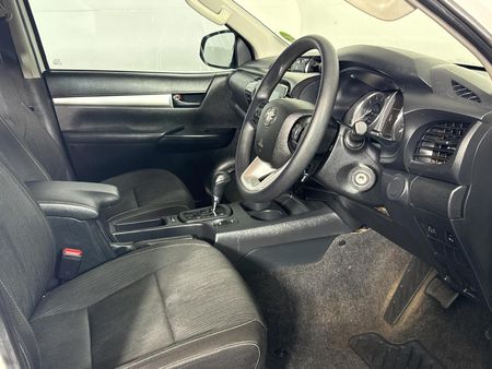 2024-Toyota-Hilux-24GD-6-4x4-Raider-X-Auto-Double-Cab_9