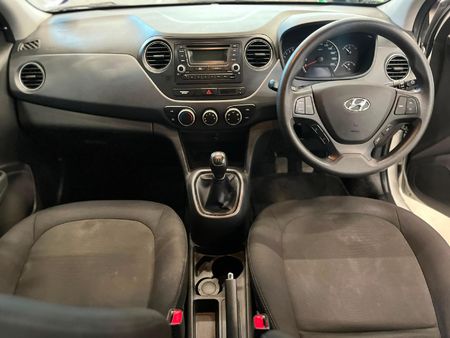 2020-Hyundai-Grand-i10-10-Motion_9