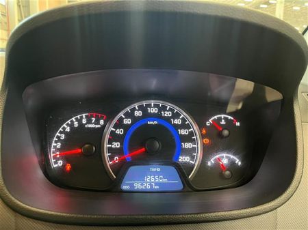 2020-Hyundai-Grand-i10-10-Motion_10