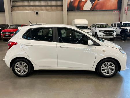 2020-Hyundai-Grand-i10-10-Motion_1