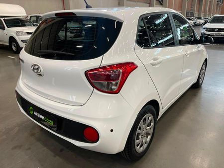 2020-Hyundai-Grand-i10-10-Motion_2